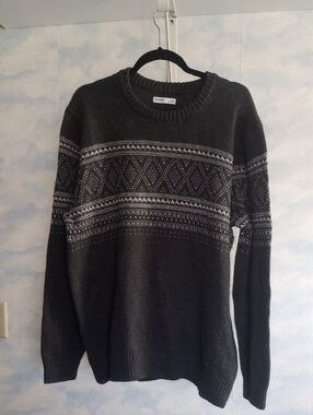 Sonoma Dark Gray Crewneck Sweater with White Pattern